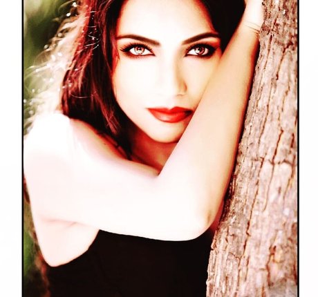 Zoya Rathore model nice galleries