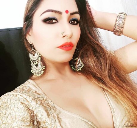 Zoya Rathore model hot photos