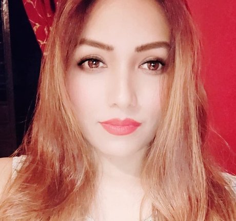 Zoya Rathore art actress pic