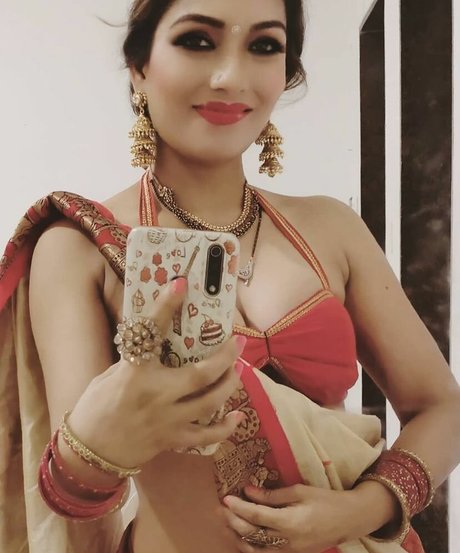 Zoya Rathore model pretty image