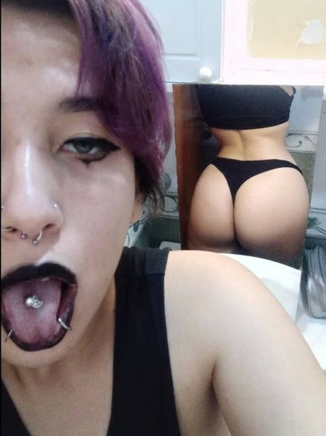 zurdache model perfect photo