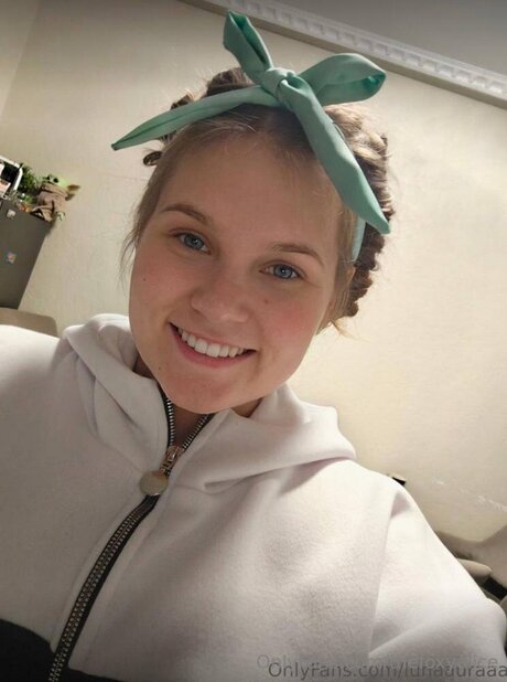 Thefoxyalice pornstar erotic image