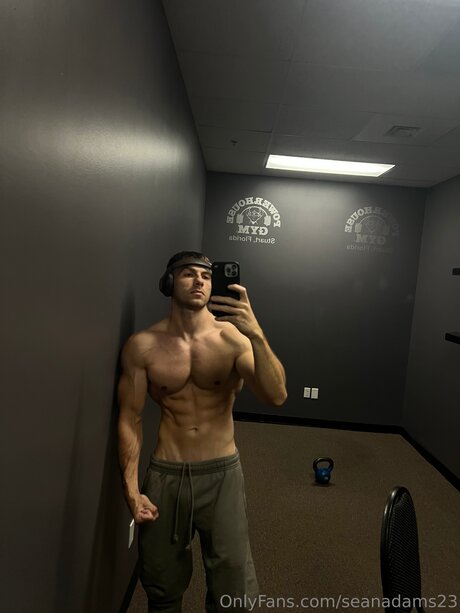 Seanadams23 star erotic pic