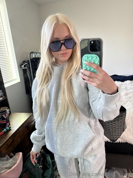 Alexgreyxxx hot actress photo