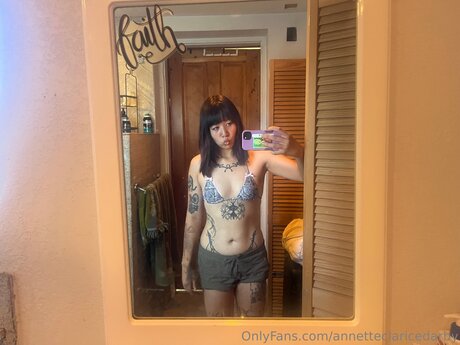 Annetteclaricedarby pretty model image