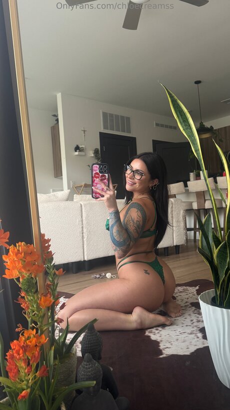 Chloecreamss star high quality pic