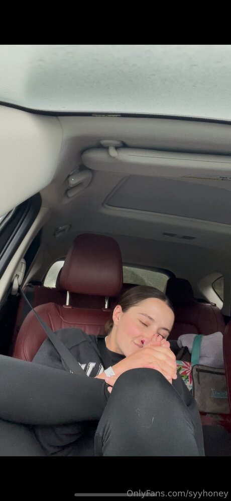 Syyhoney porn actress photos