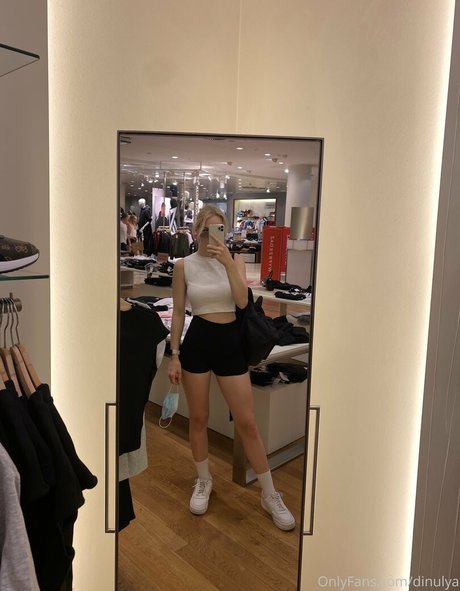 Dinulya sexy pornstar photos