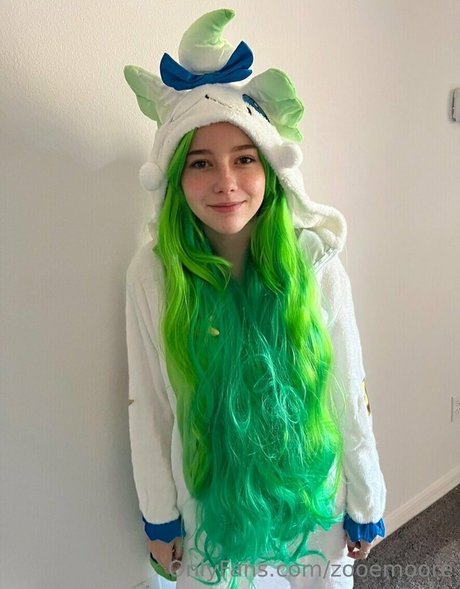 zooemoore star nude photos