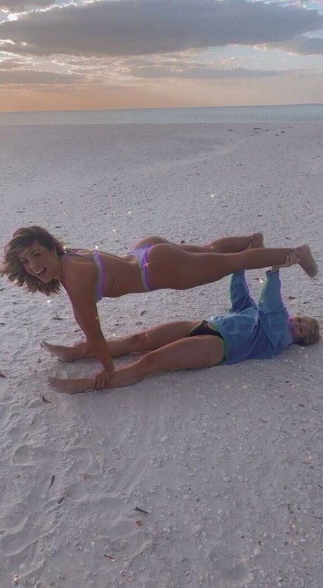 Zoey Kouskousakis model free photo