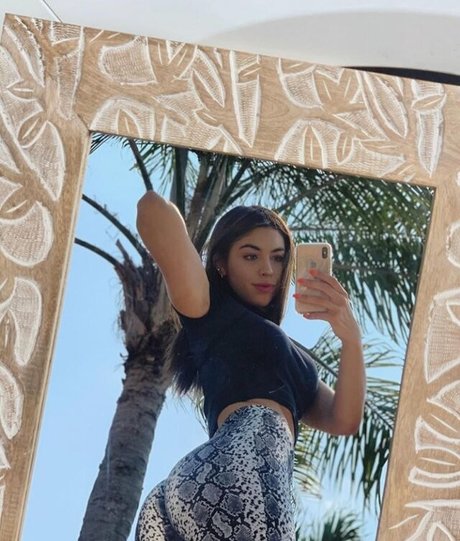 Zoey Kouskousakis sexy model images