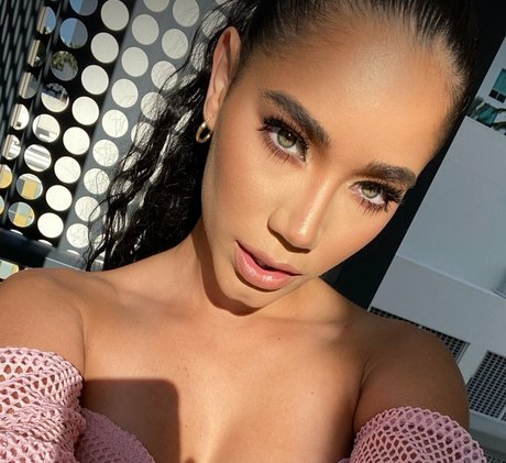 Beronika Martinez star art archive