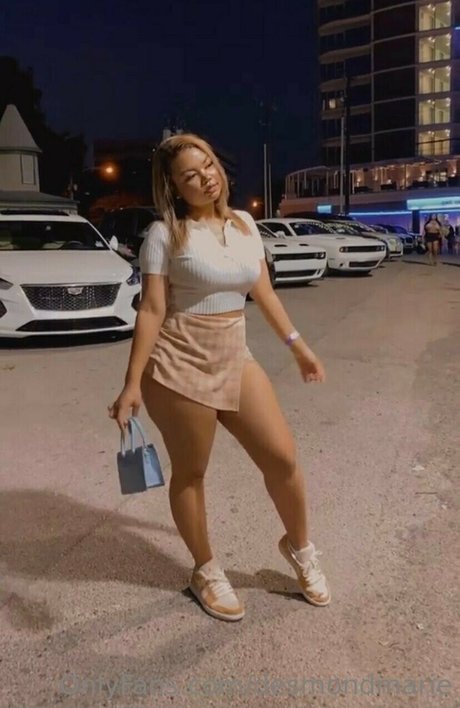 Desmondmarie pretty model pic