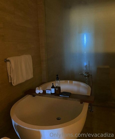 Eva Cadiza model hot image