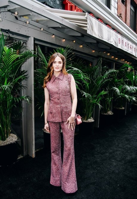 Zoey Deutch top actress pics