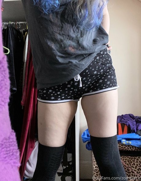 zombieciz star naked picture