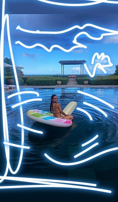 Zoe Saldana porn model pics