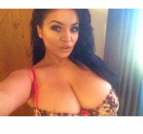 Zoe Leanne Cooper star hot image