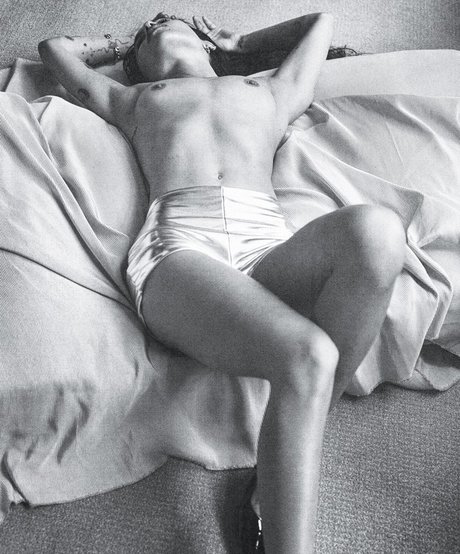 Zoe Kravitz naked model archive