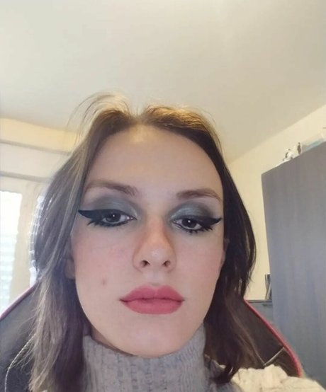 Zoepcbh nude model pics