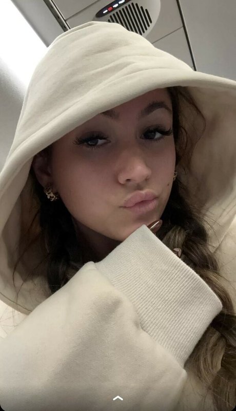 Zoe Fergurson model nude pic