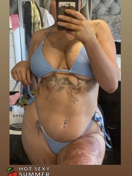 Zoe ellerington model photo