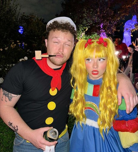 Zoe Colletti naked actress picture