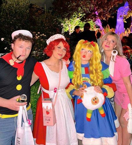 Zoe Colletti model naked pic