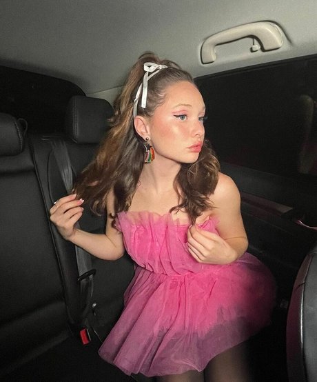 Zoe Colletti pornstar art gallery