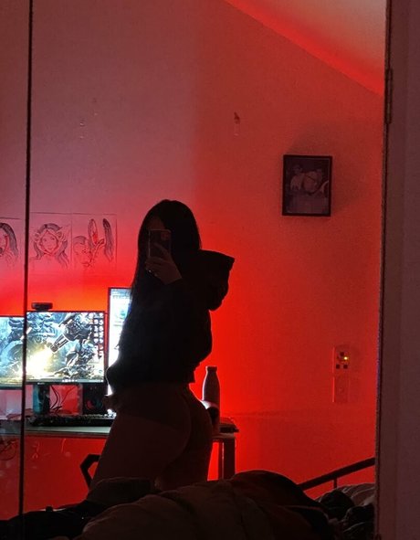 _estherng adult model pics