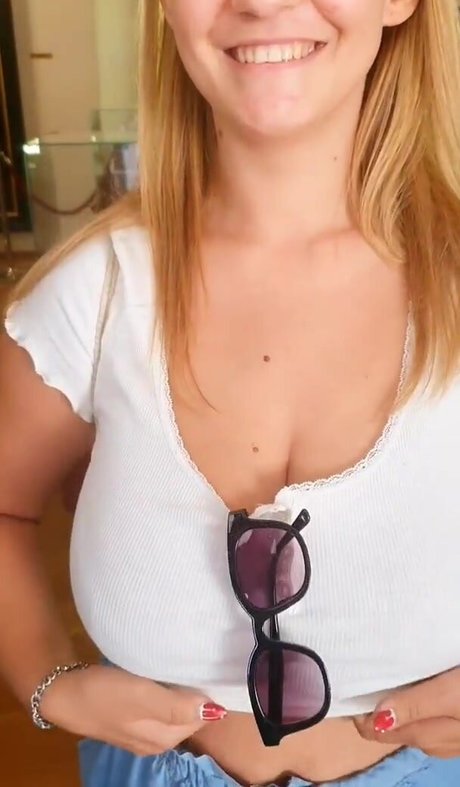 Pola Rainbow star nude images