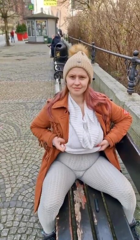 Pola Rainbow model high quality galleries