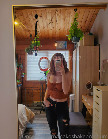 Makoshake pornstar nudes gallery