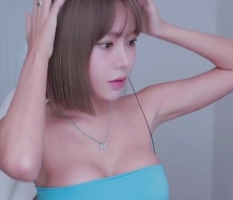 Yoon Chae Ah model pornographic picture