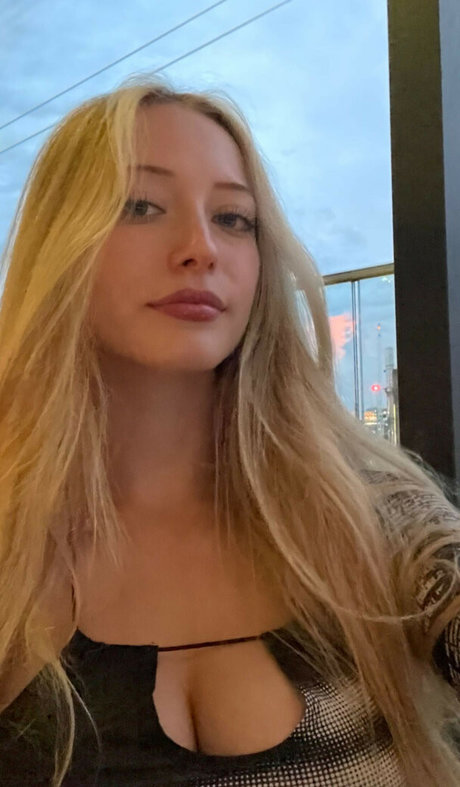 Sophia Diamond model sexy img