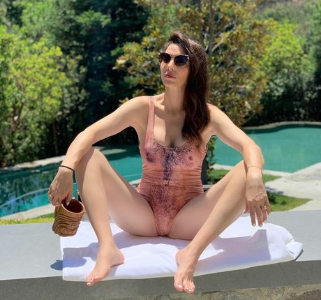 Whitney Cummings top star pic