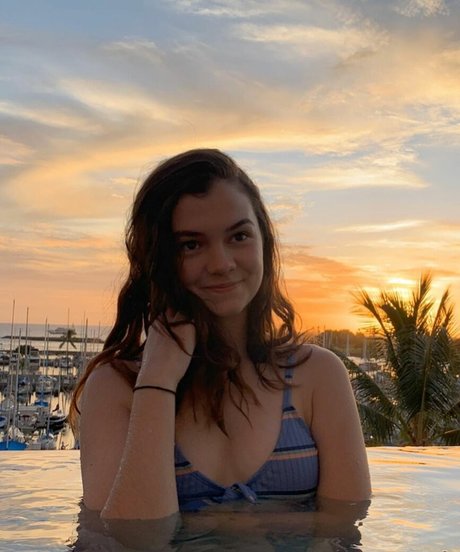 Mina Kess star sexy picture