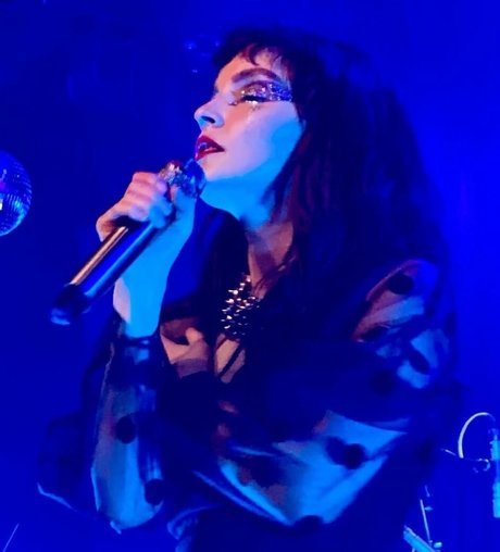 Lauren Mayberry free star archive