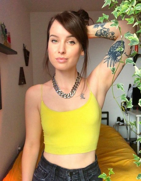 Sonja Reid adult model pics