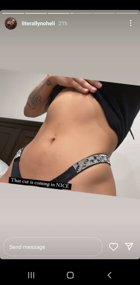 Noheli_ naked model pic