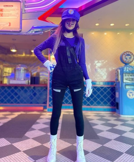 Aruuu porn model picture