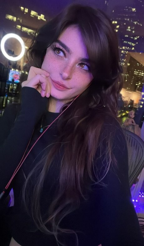 Aruuu high quality model images