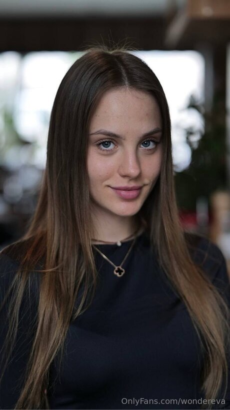 Wondereva beautiful model picture