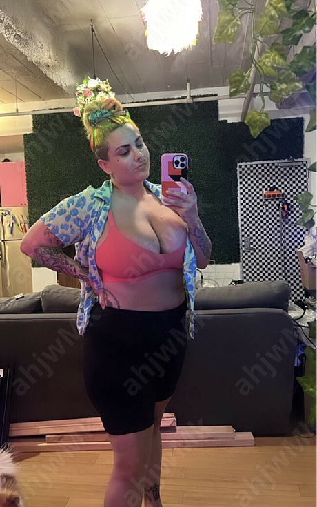 TheZombiUnicorn porn model img