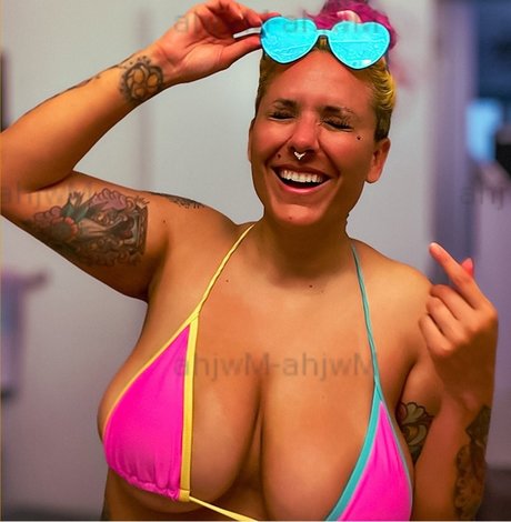 TheZombiUnicorn model nice pics