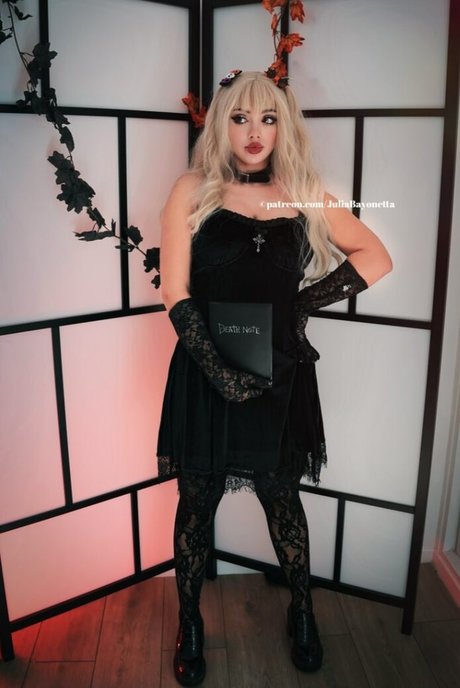 Julia Bayonetta top actress photos