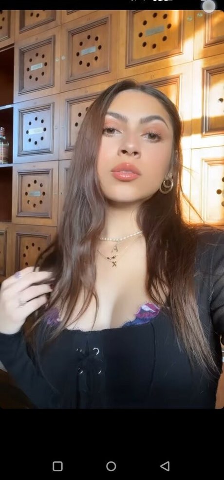 Alondra Delgado hot model photos