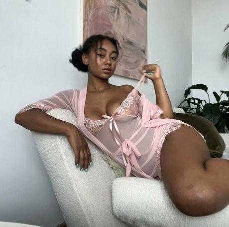 Elizabeth Anorue hot star pics