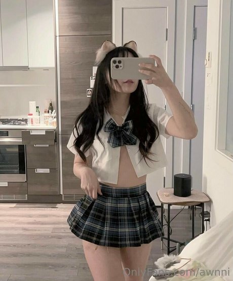 Awwni sexy actress picture