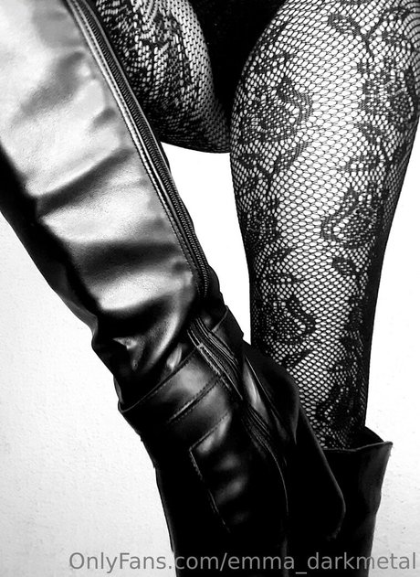 emma darkmetal model perfect pictures